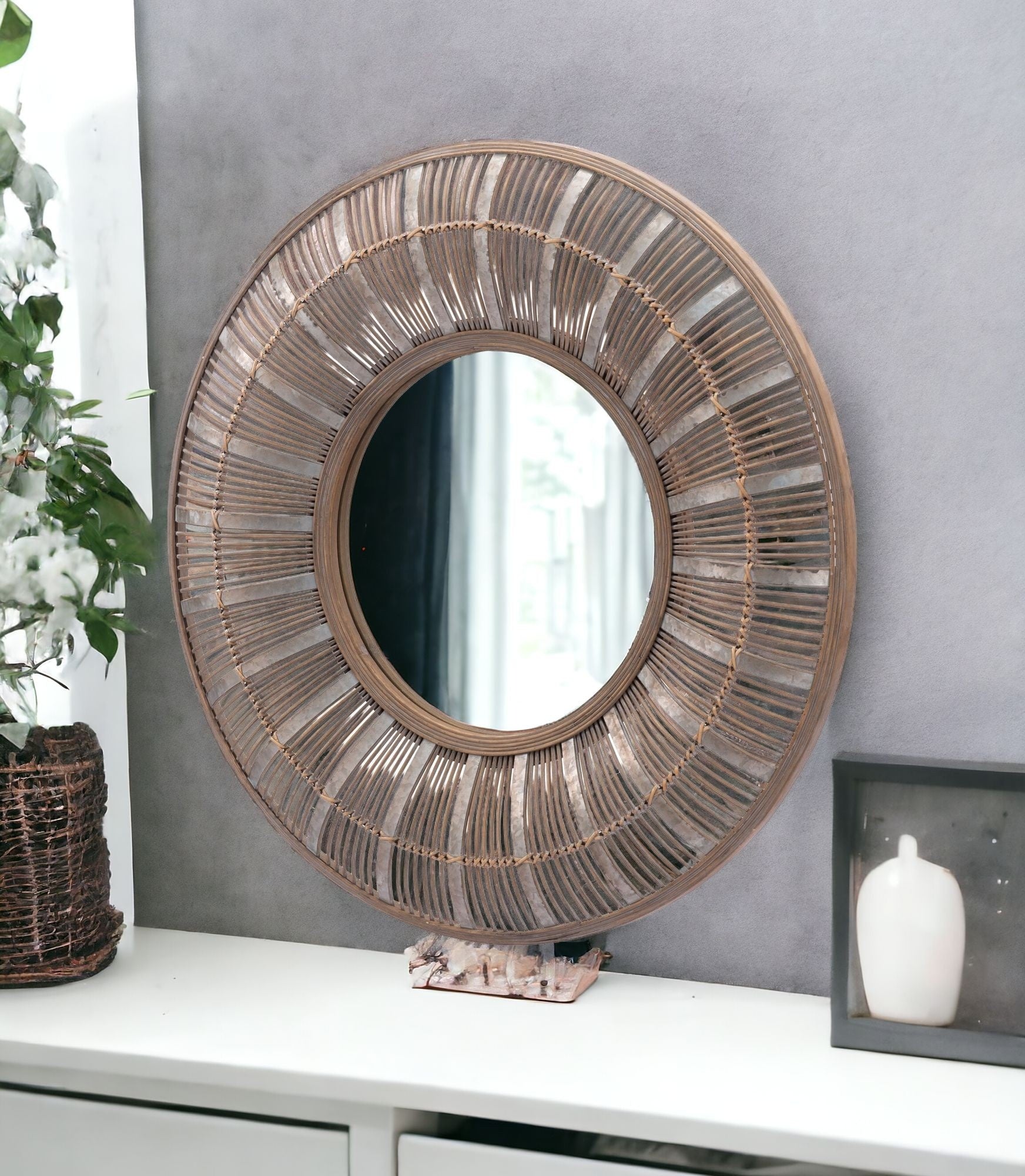 Island Breeze Round Accent Mirror